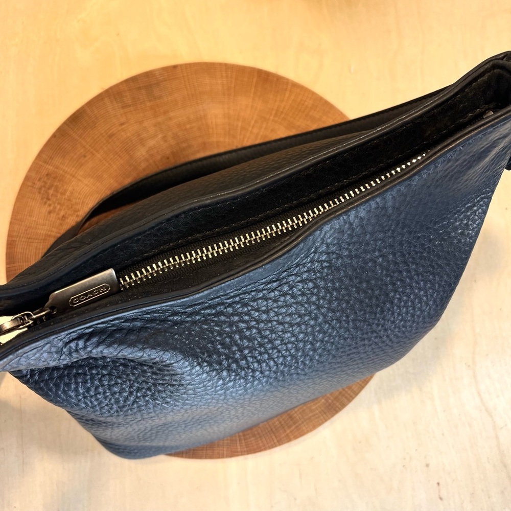 Coach 90s Vintage 6803 Black Leather Hudson Bucket
Crossbody Shoulder Bag Purse - Picture 8 of 16